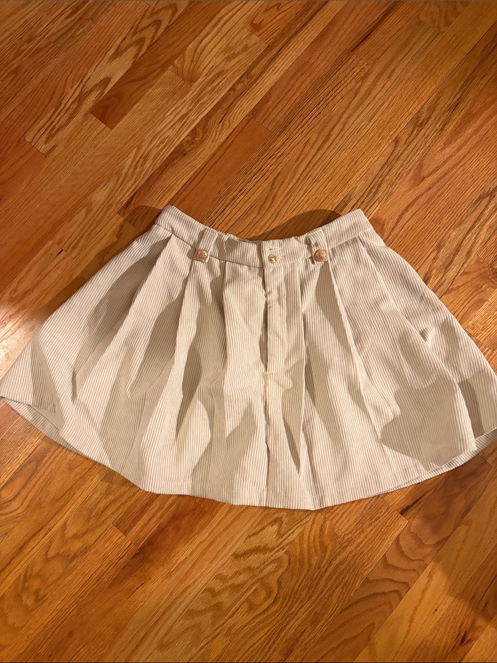 Pleated Cream Mini Skirt LARGE gold hardware